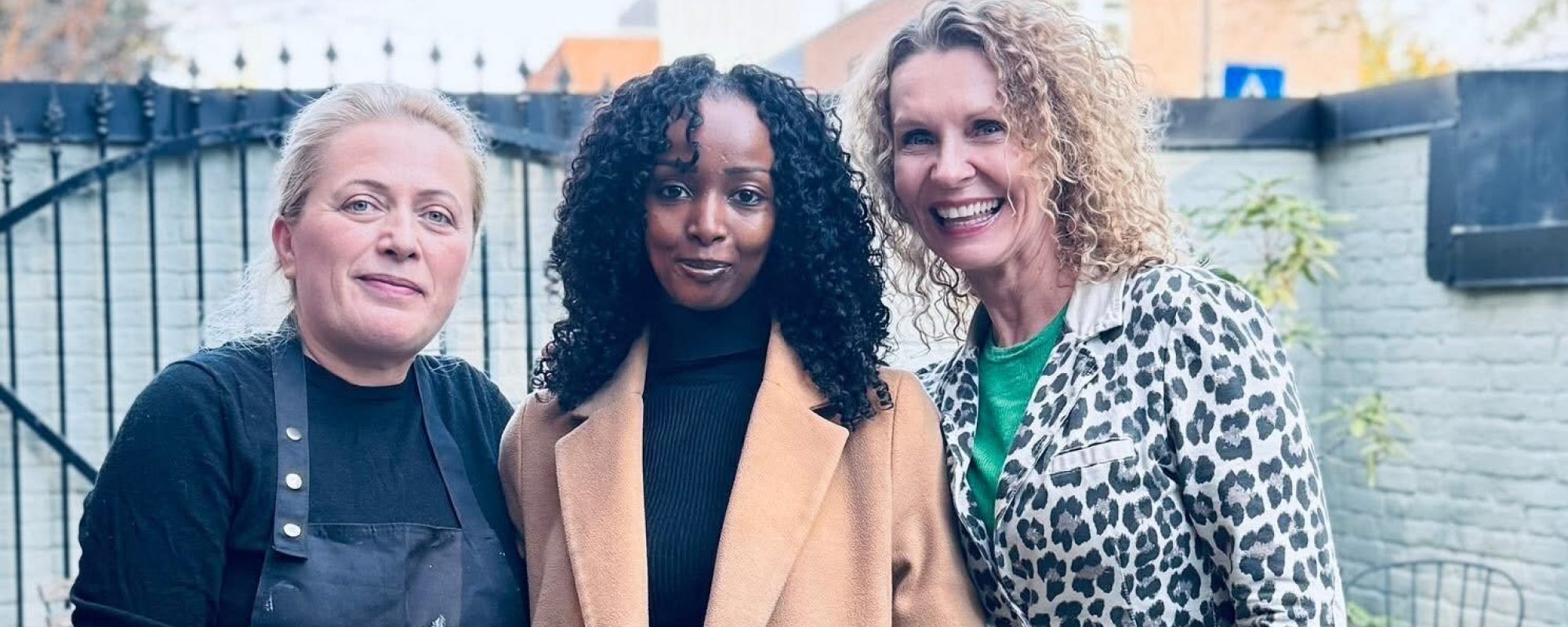 Bilde: Alma står til venstre, Ethiopia er i midten, og Tone står til høyre i bildet.